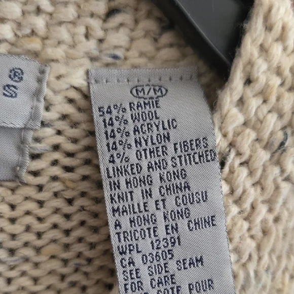 Norther Isles Hand Knitted Cozy Holiday Cardigan with Village Scene Sz M - Picture 3 of 15